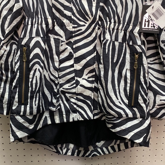 NWT G.E.T. Women’s XS Zebra Print LightWeight Water Resistant Hidden Hood Jacket - Picture 13 of 16